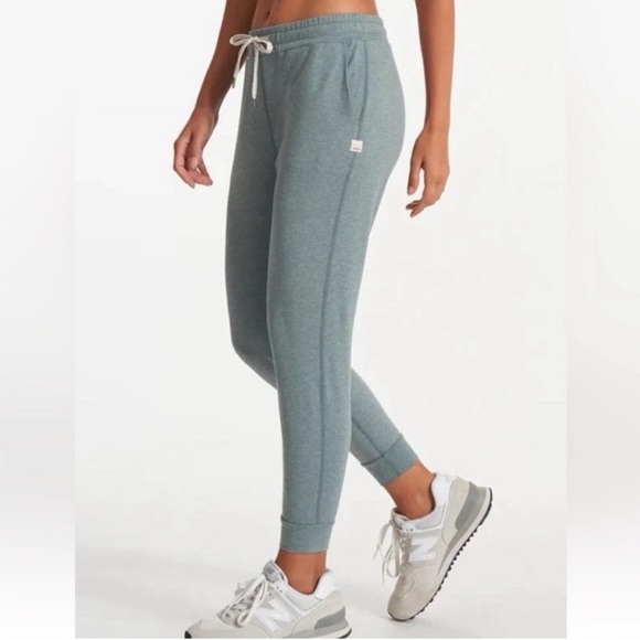 Vuori Performance Jogger in Iron Heather Green women’s size Medium - Picture 2 of 7